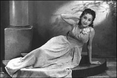 凝视的拓扑学：上官云珠雕塑中的时空褶皱